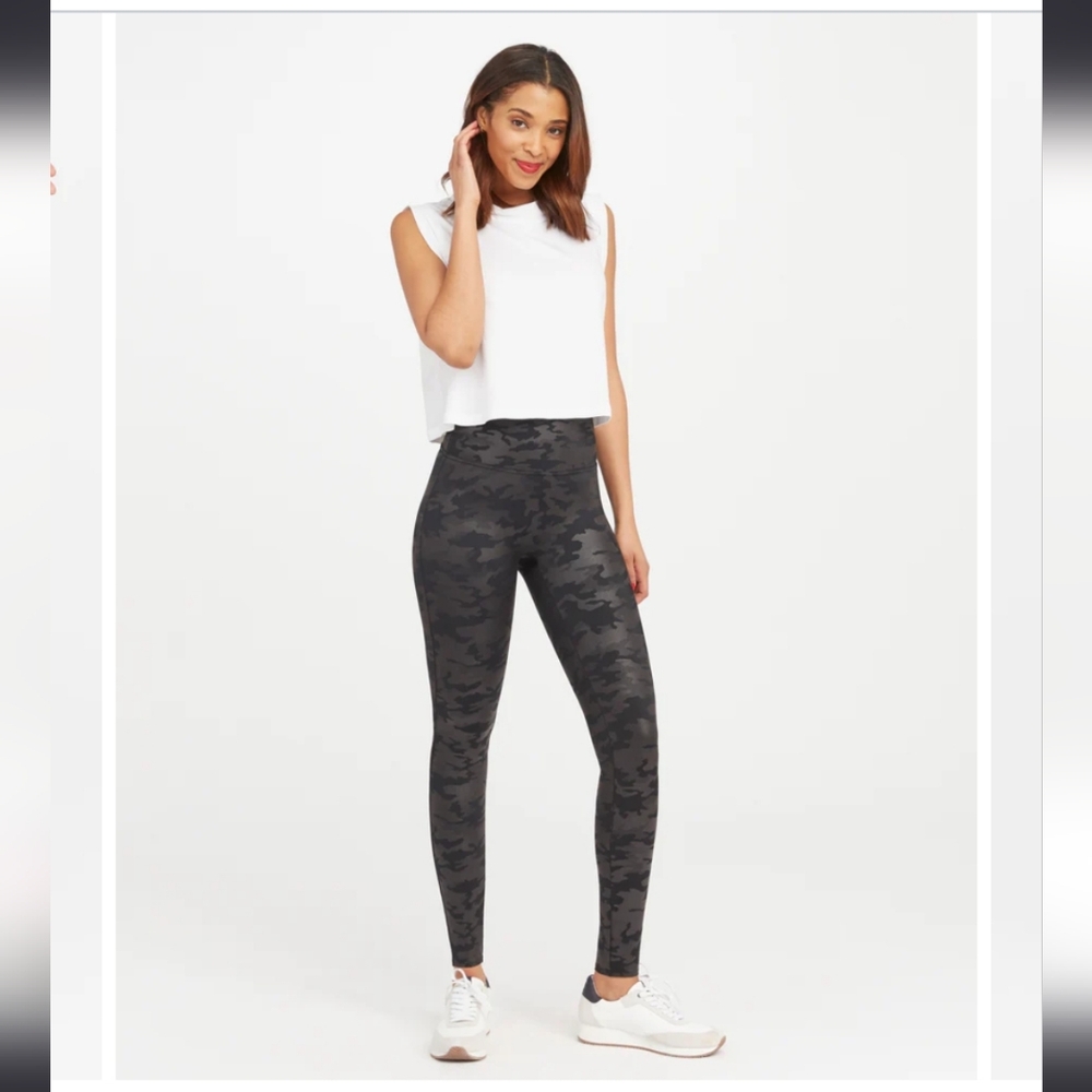 NWOT. SPANX Faux Leather Camo Leggings in Matte Black Camo, women's medium